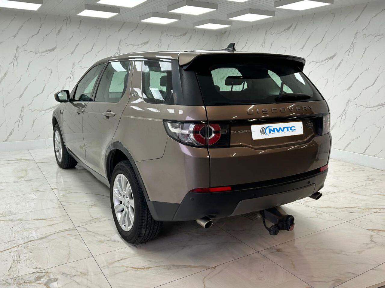 Land Rover Discovery Sport view 7