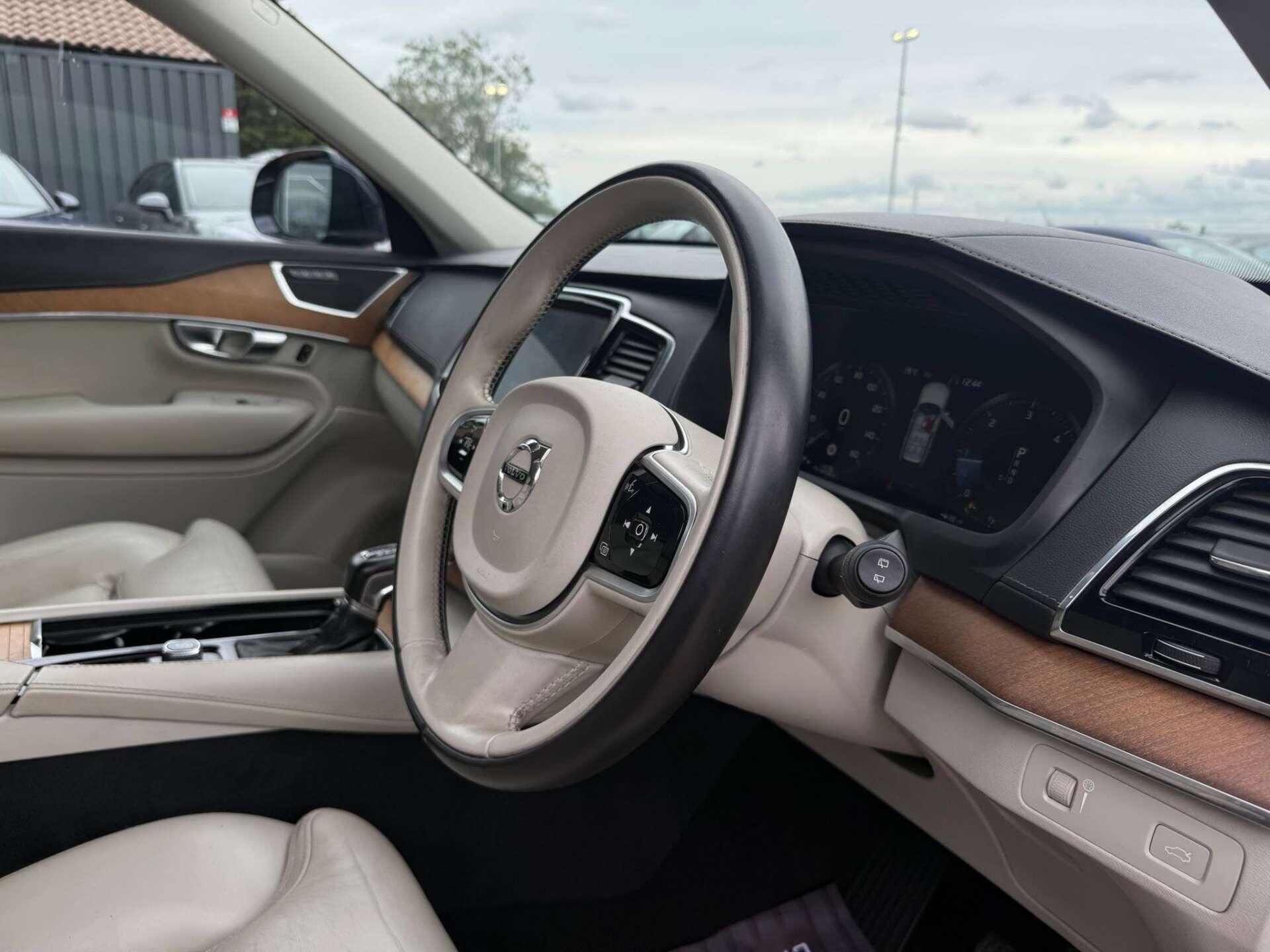Volvo XC90 view 34