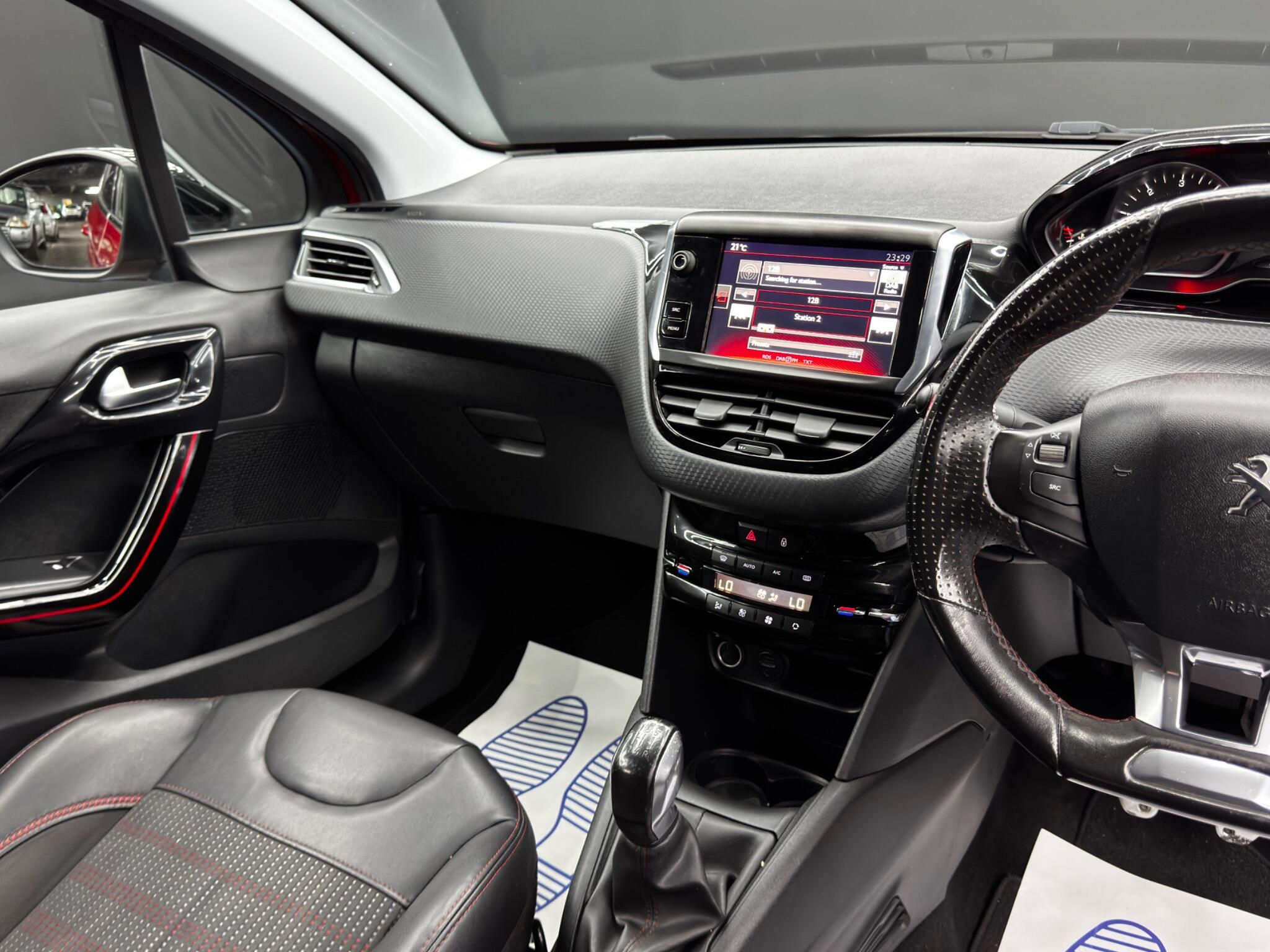 Peugeot 208 view 24