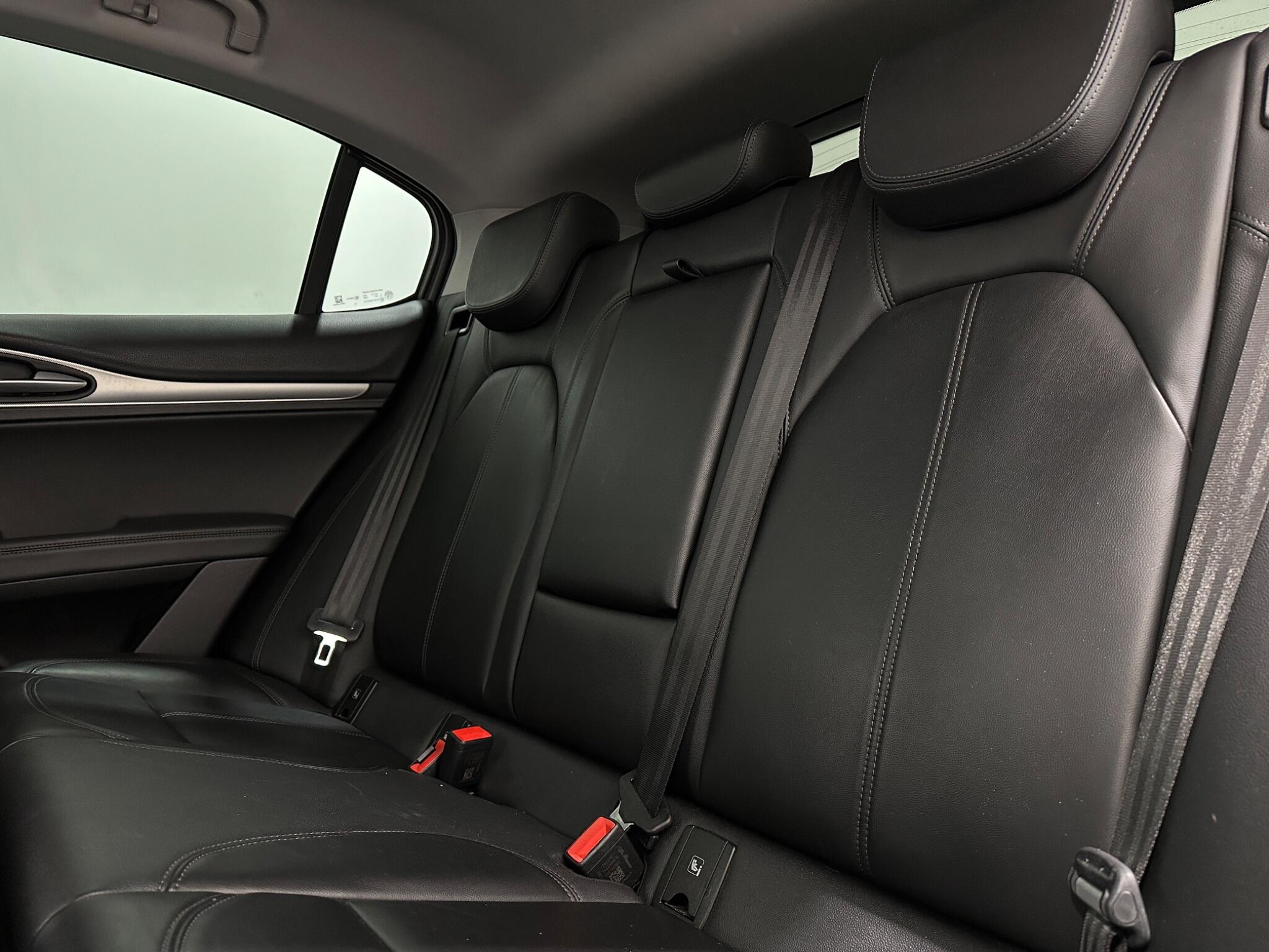 Alfa Romeo Stelvio view 38