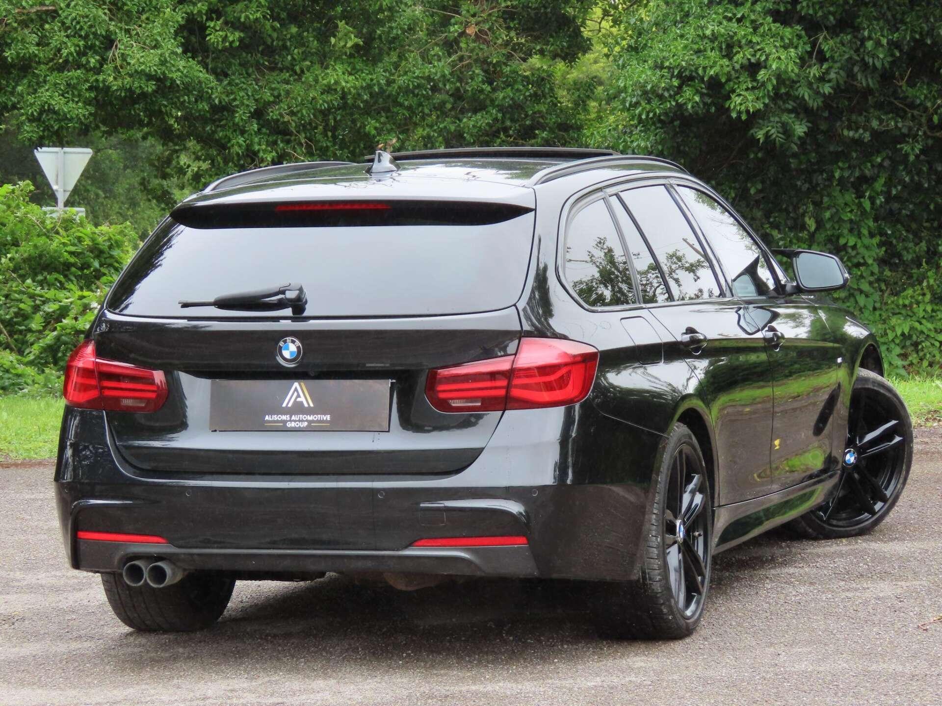 BMW 3 Series view 4