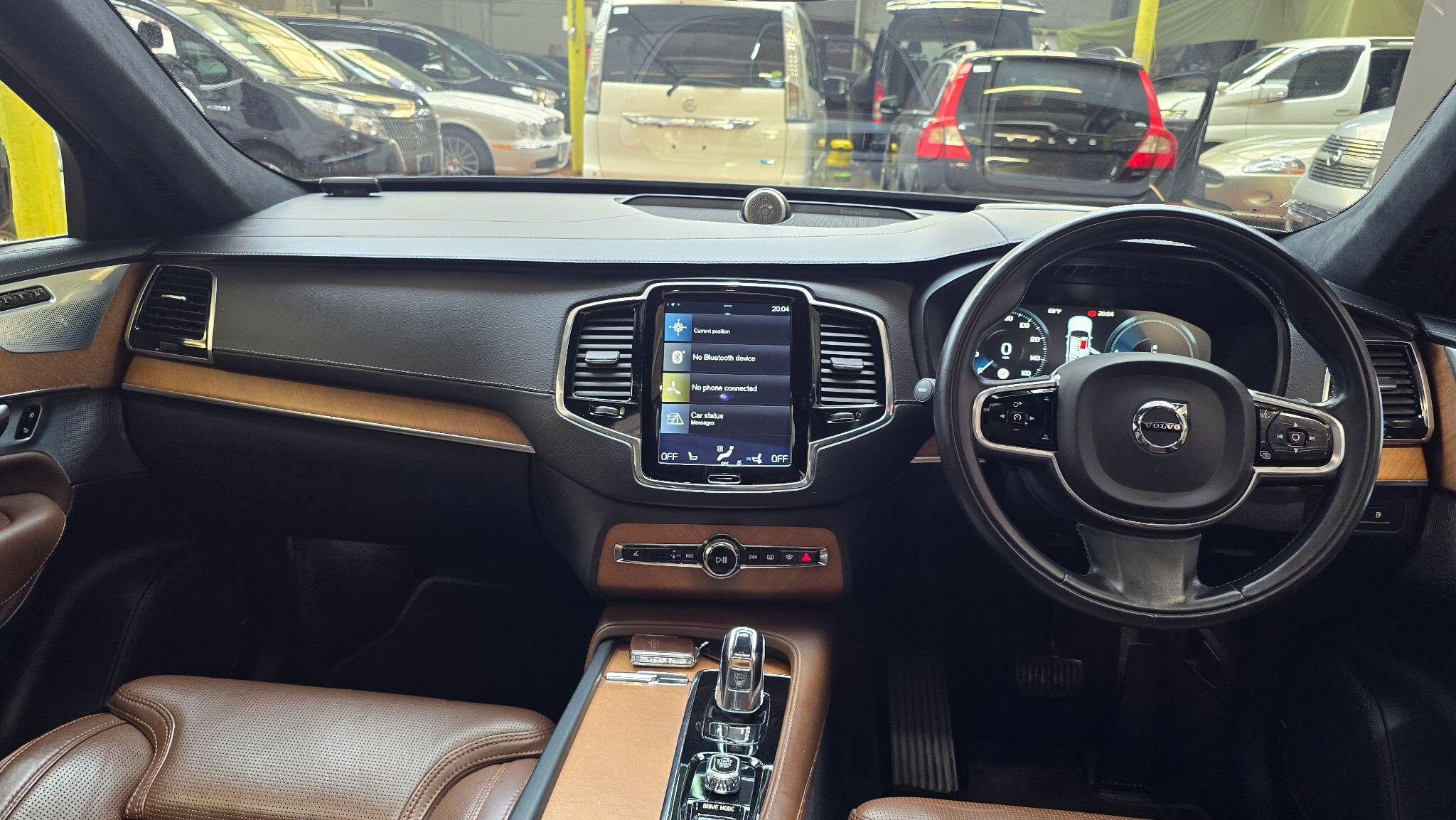 Volvo XC90 view 2