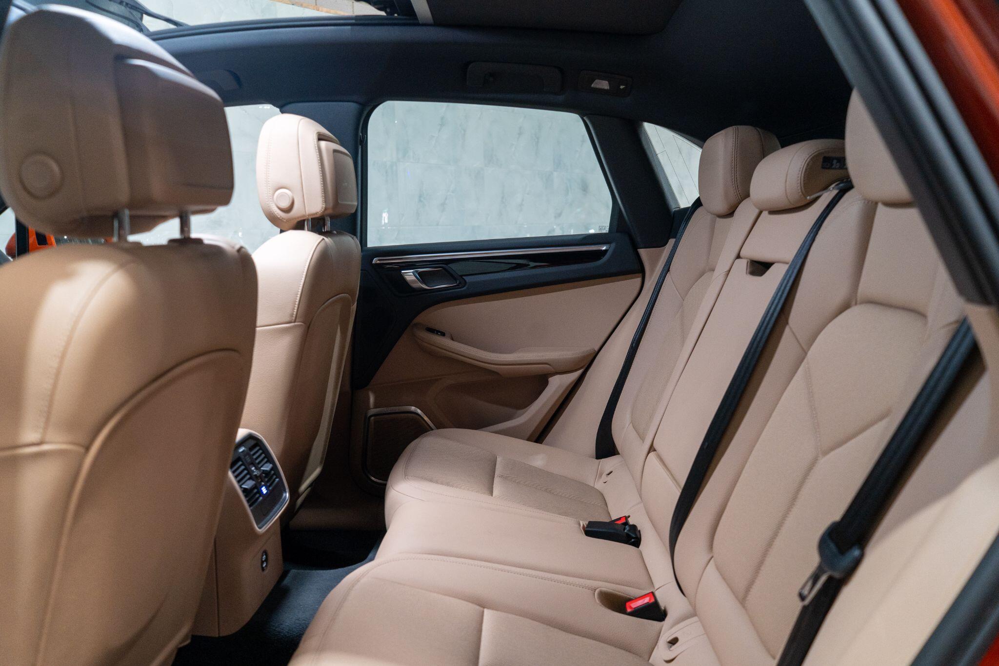 Porsche Macan view 16