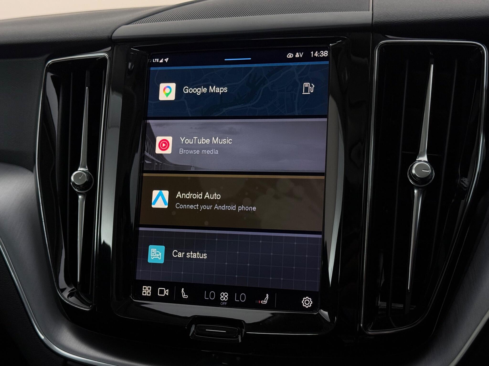 Volvo XC60 view 21