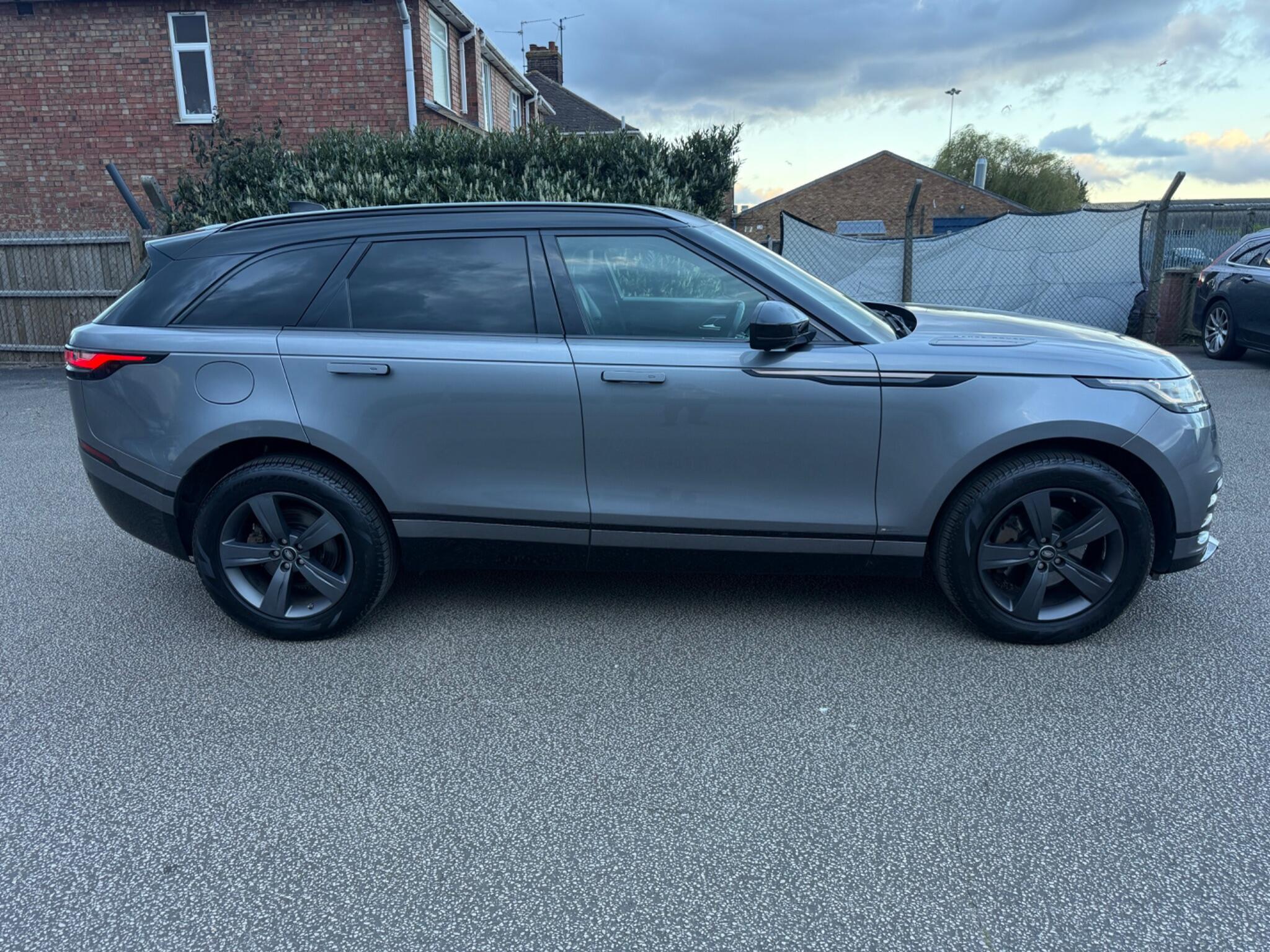 Land Rover Range Rover Velar view 4