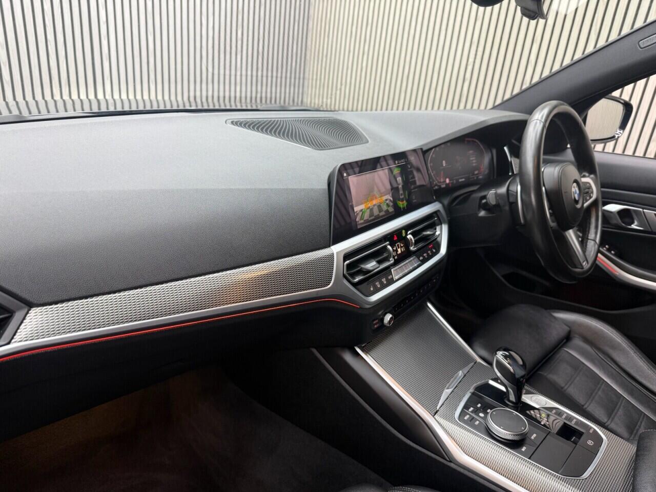 BMW 3 Series view 5