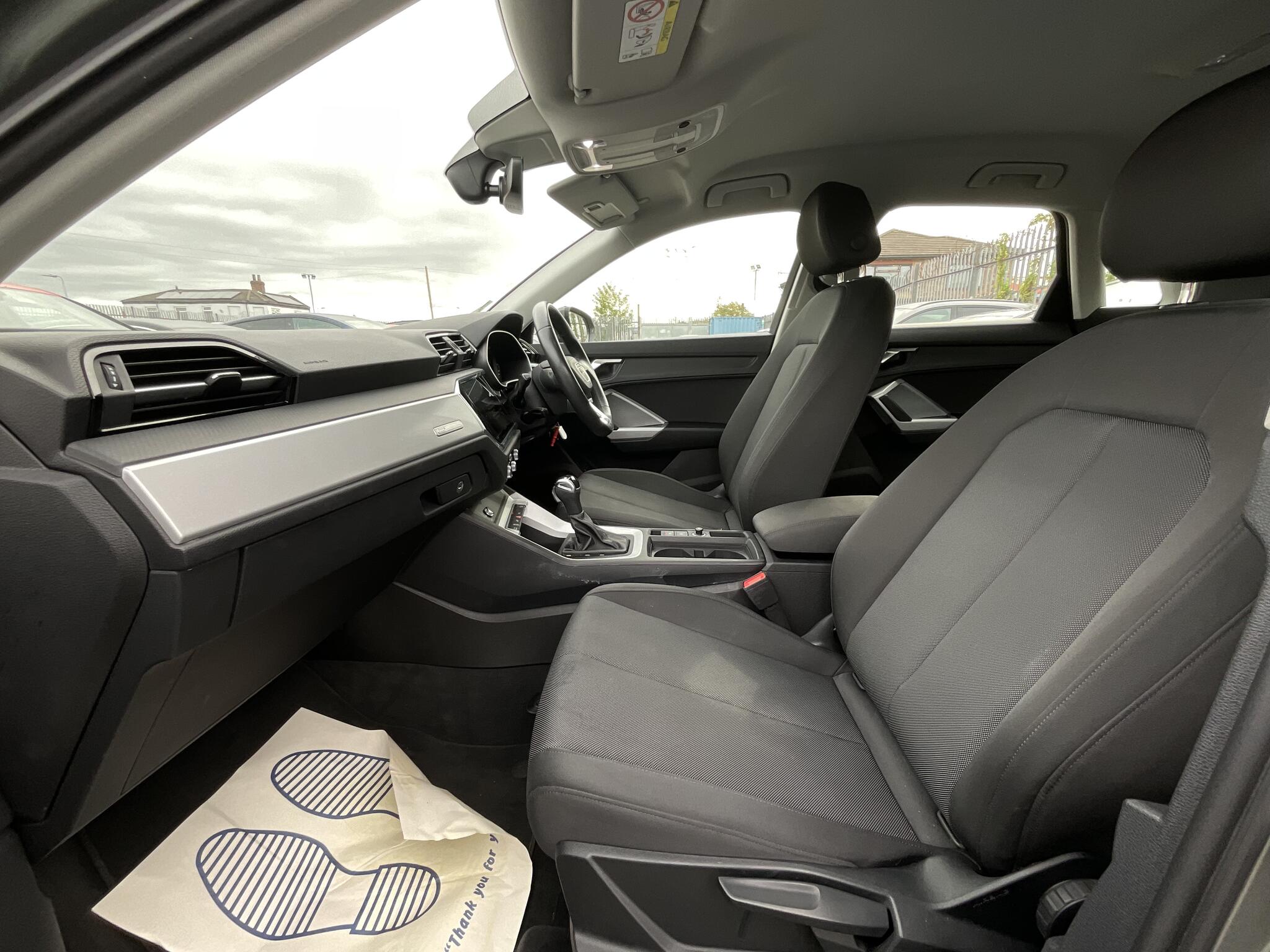 Audi Q3 view 18
