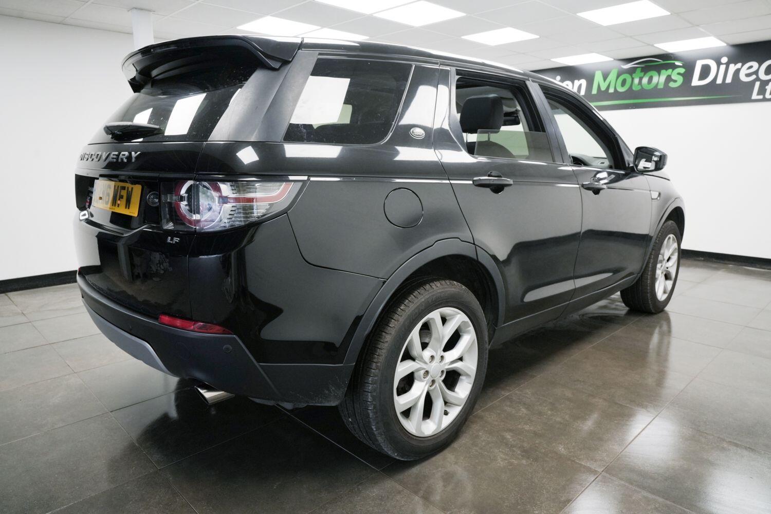 Land Rover Discovery Sport view 4