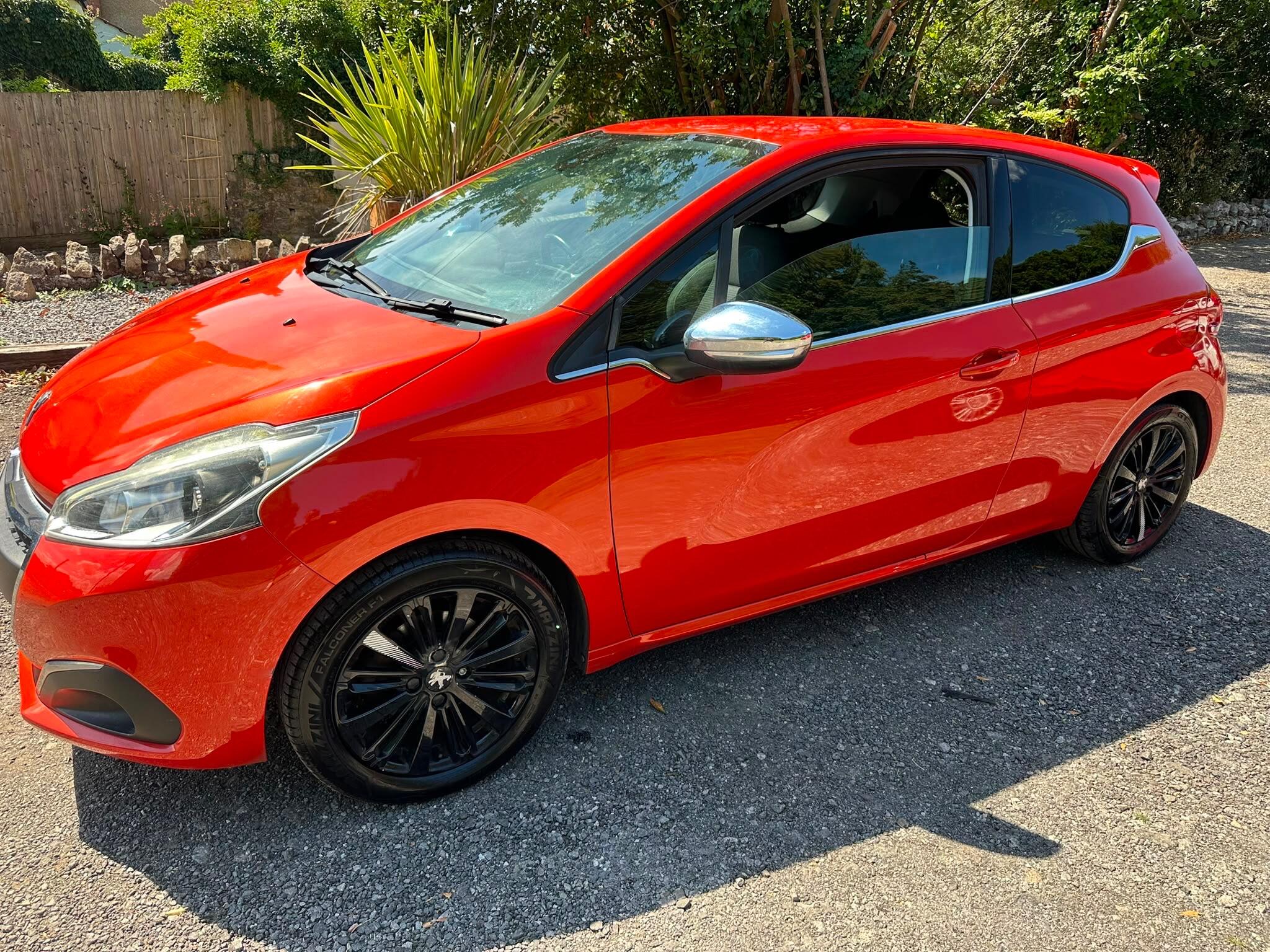 Peugeot 208 view 3