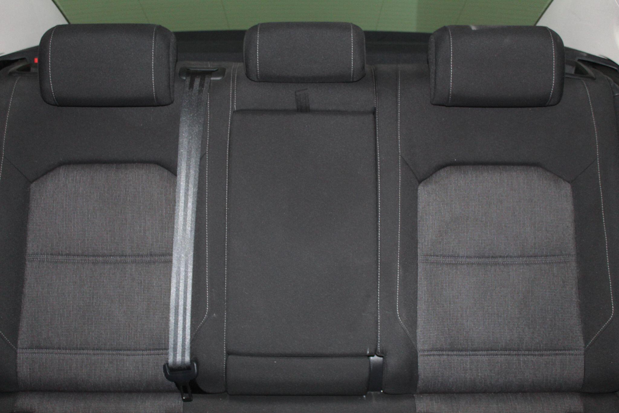 Volkswagen Passat view 49