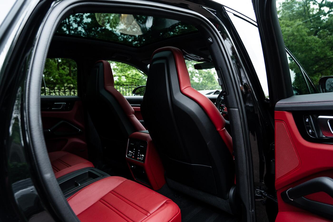 Porsche Cayenne view 40