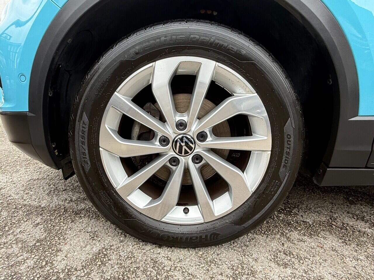 Volkswagen T-Roc view 42