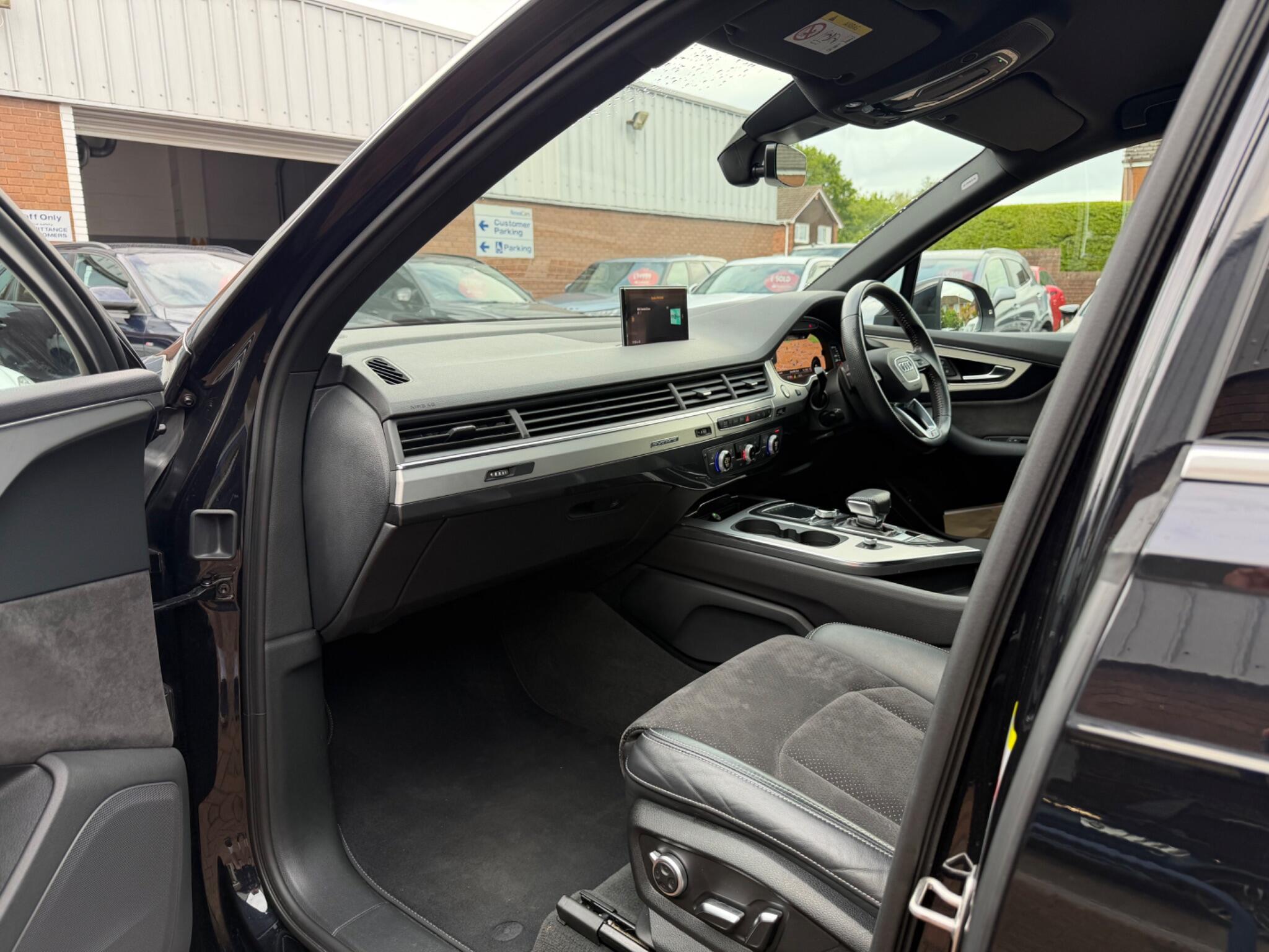 Audi Q7 view 67