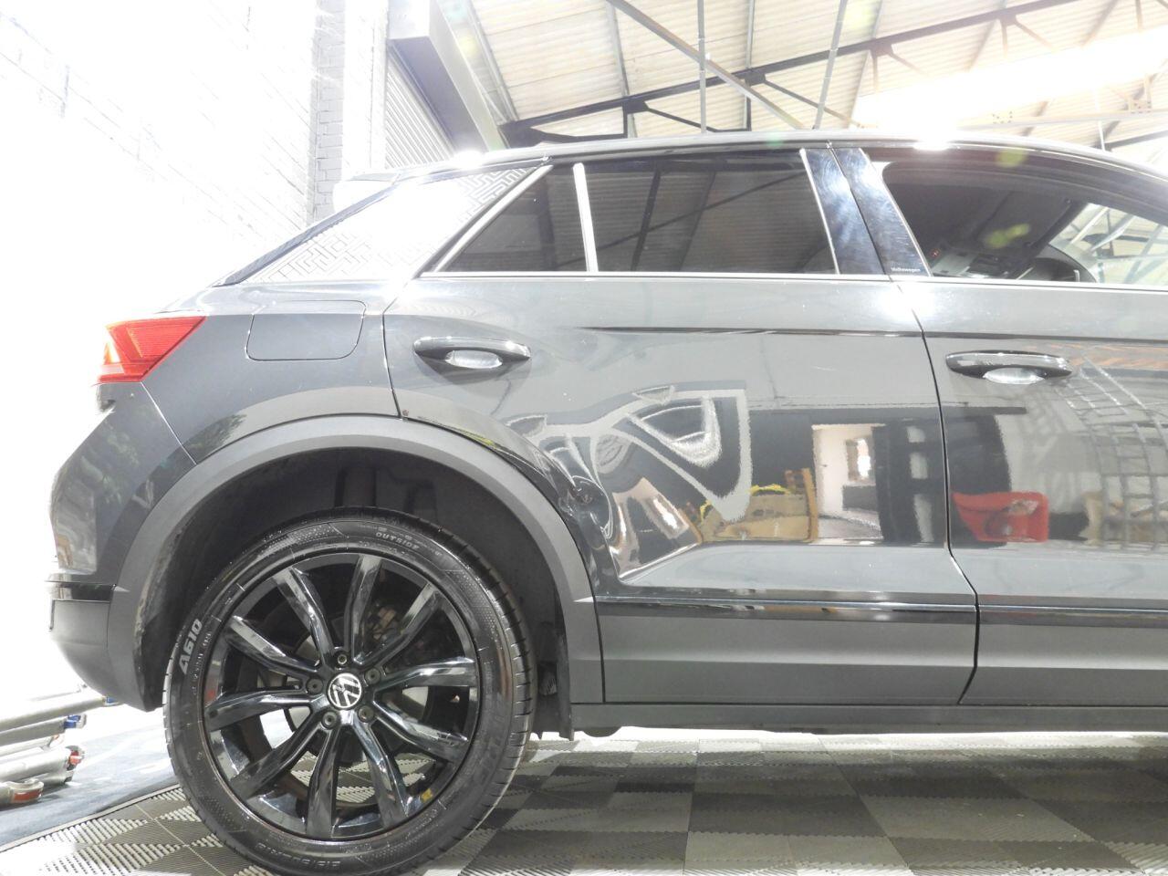 Volkswagen T-Roc view 9