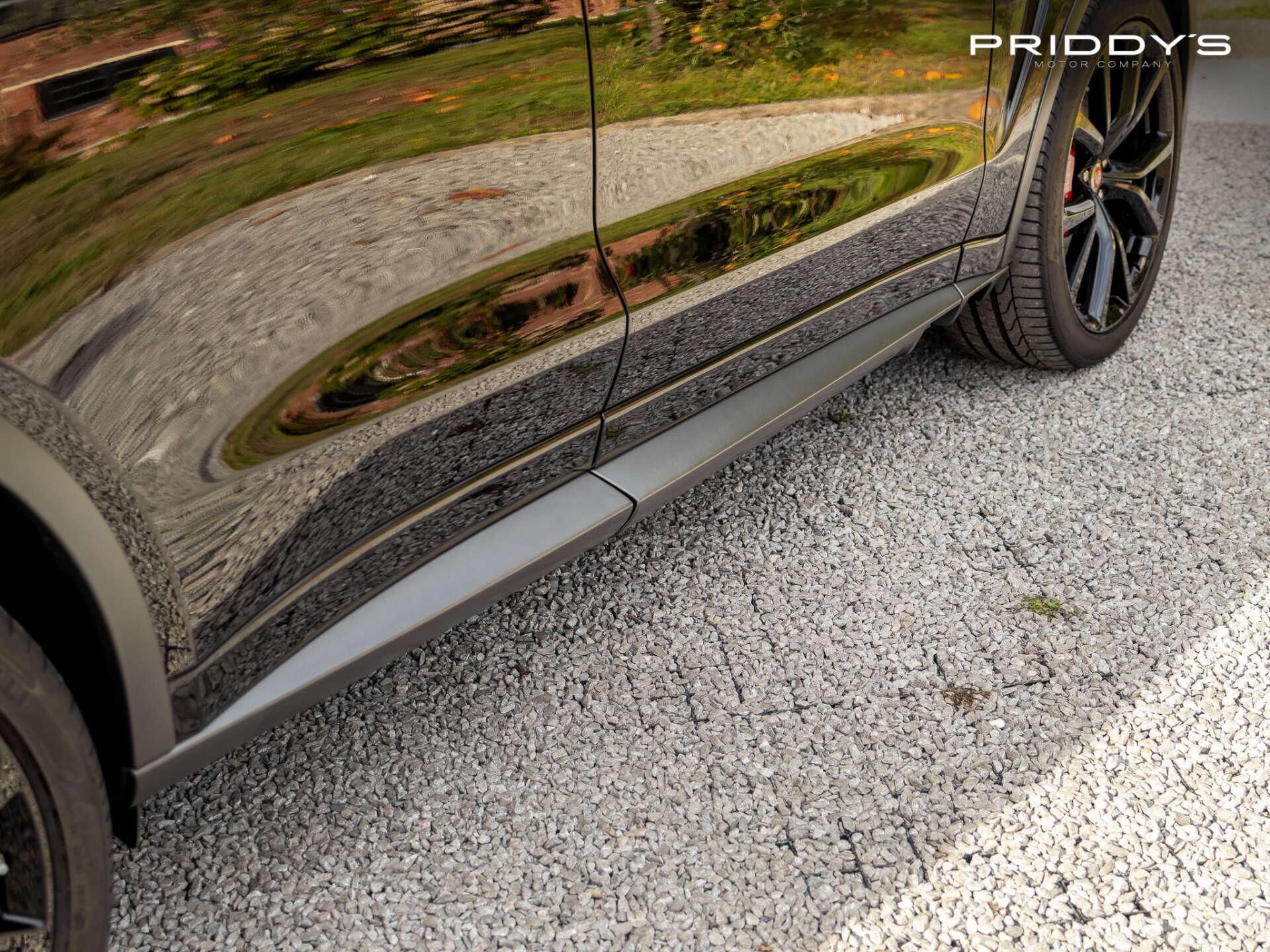 Jaguar F-Pace view 8