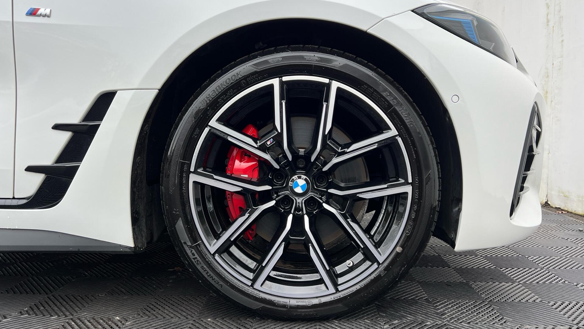 BMW 4 Series view 14