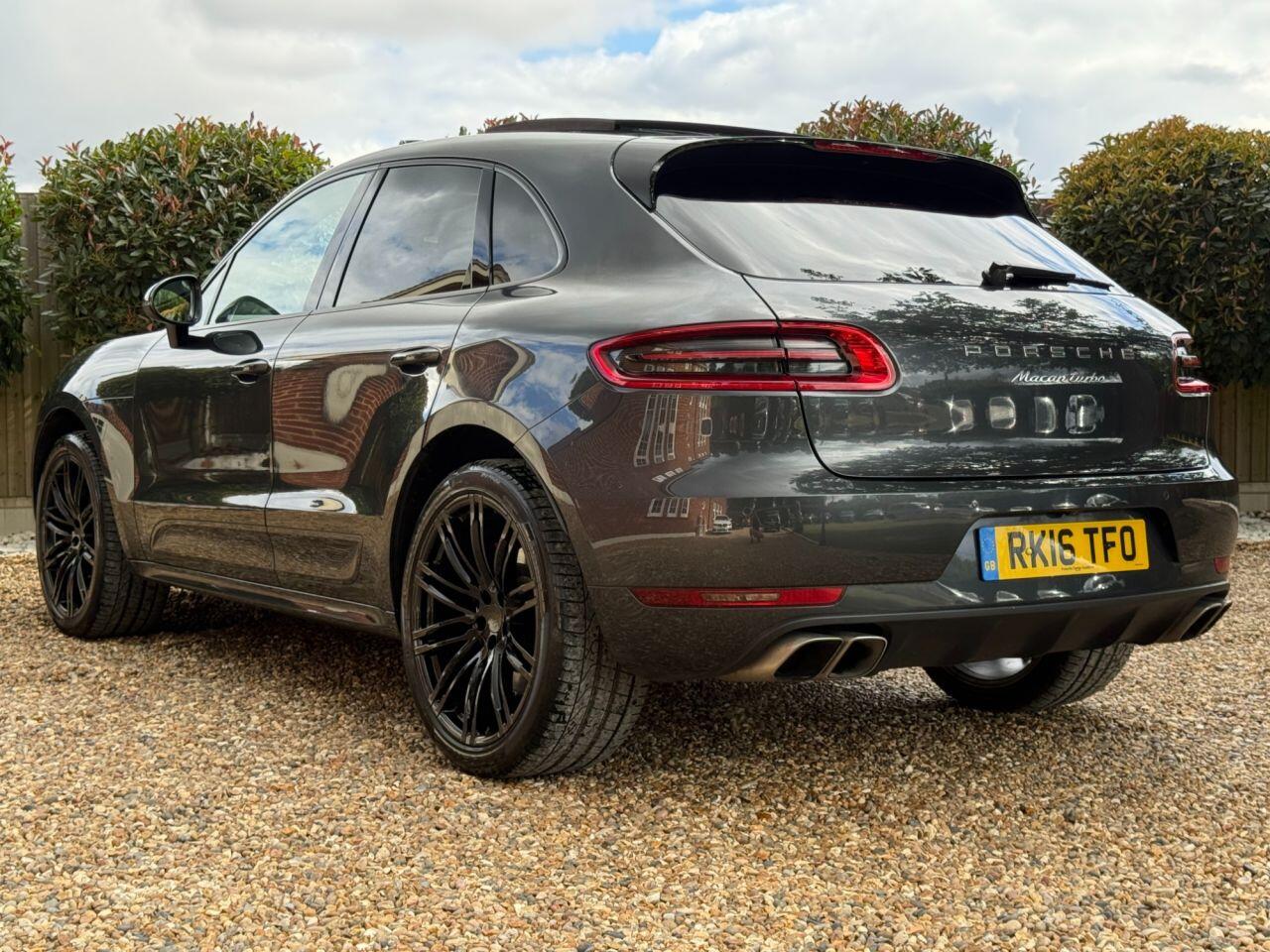 Porsche Macan view 7