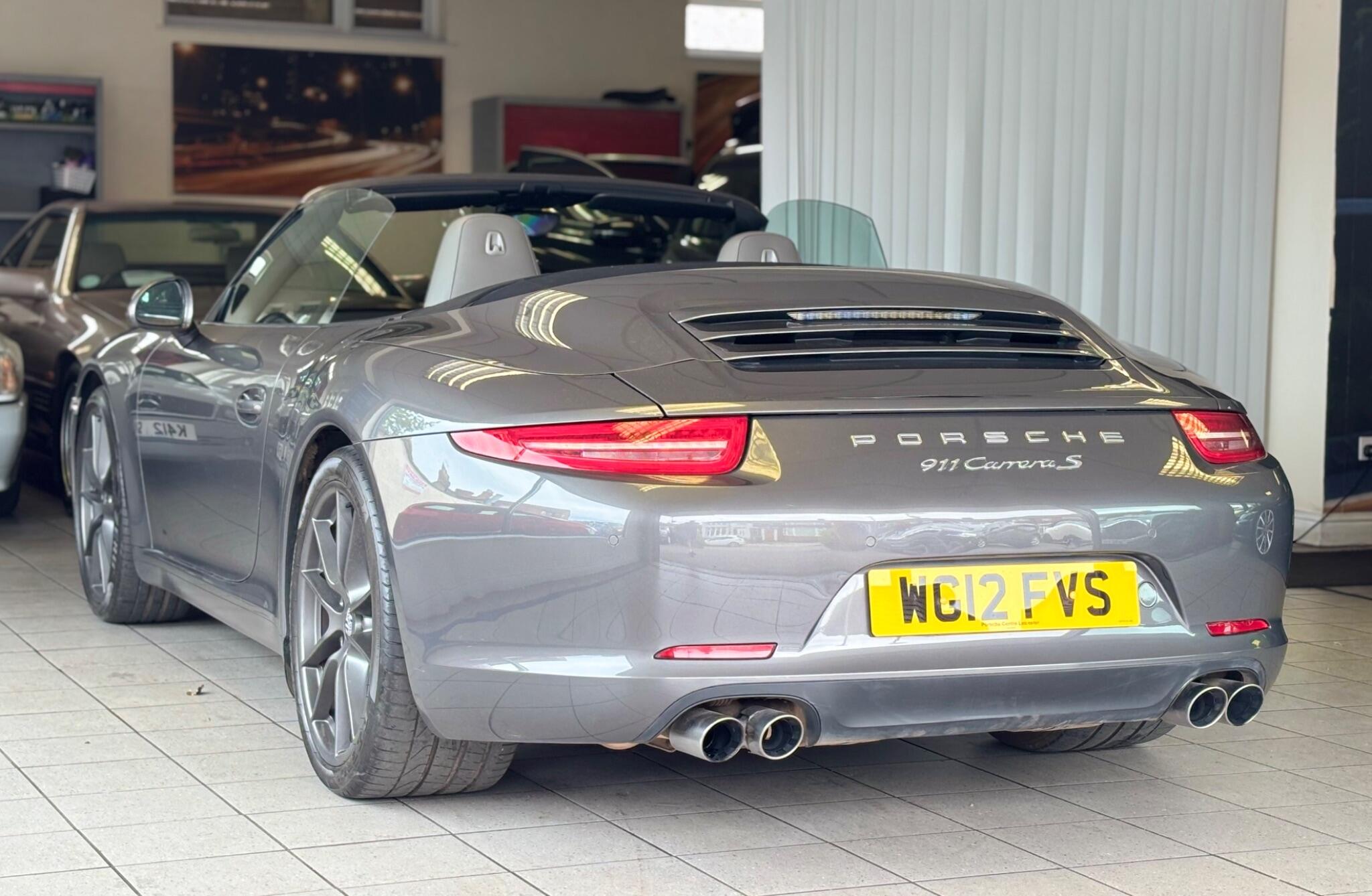 Porsche 911 view 14