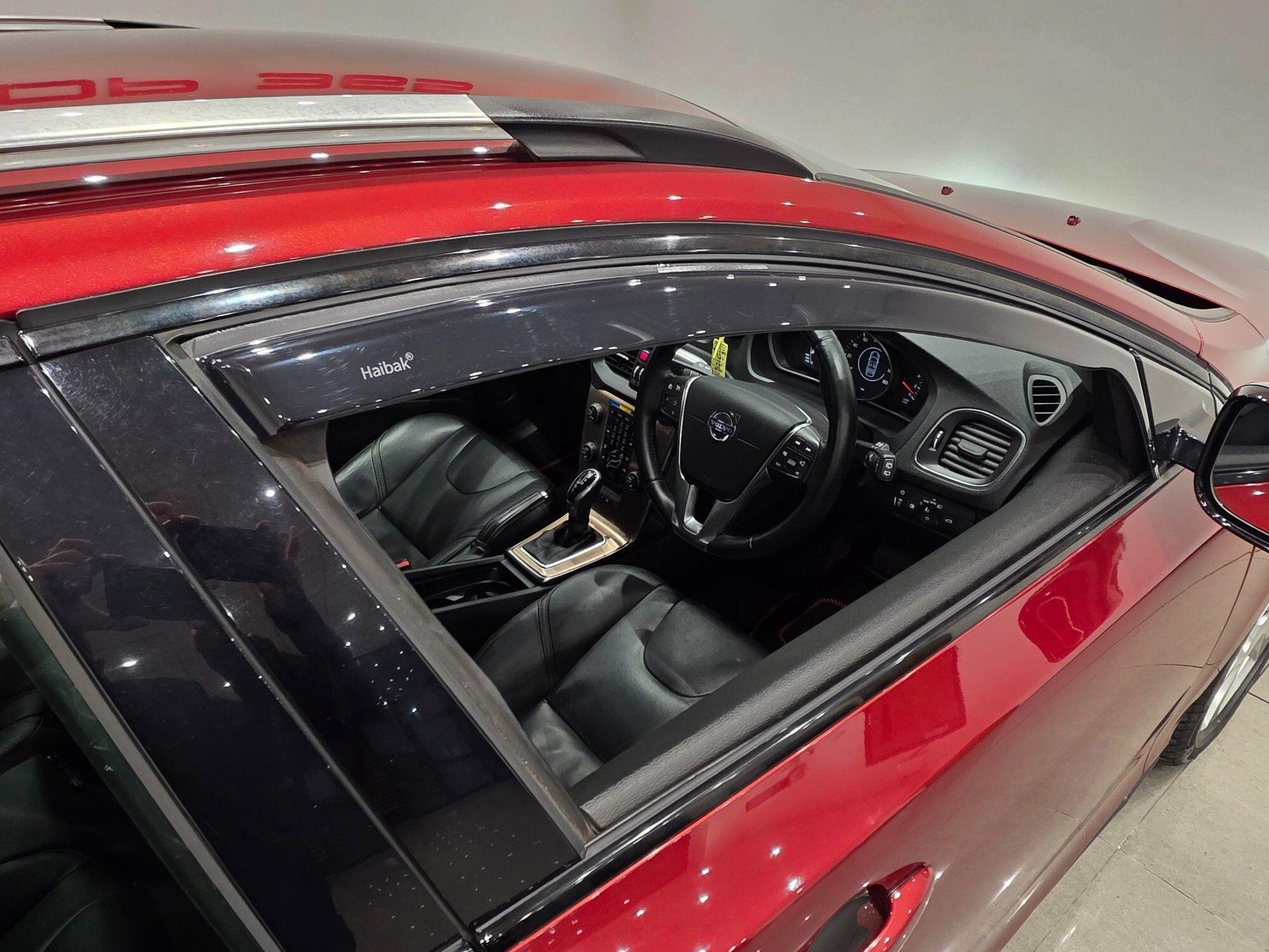 Volvo V40 Cross Country view 52