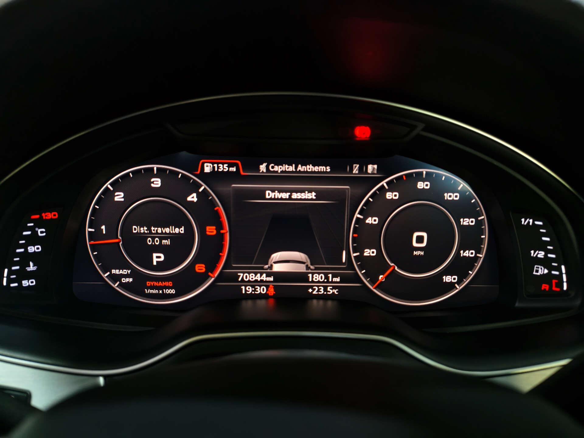 Audi Q7 view 32