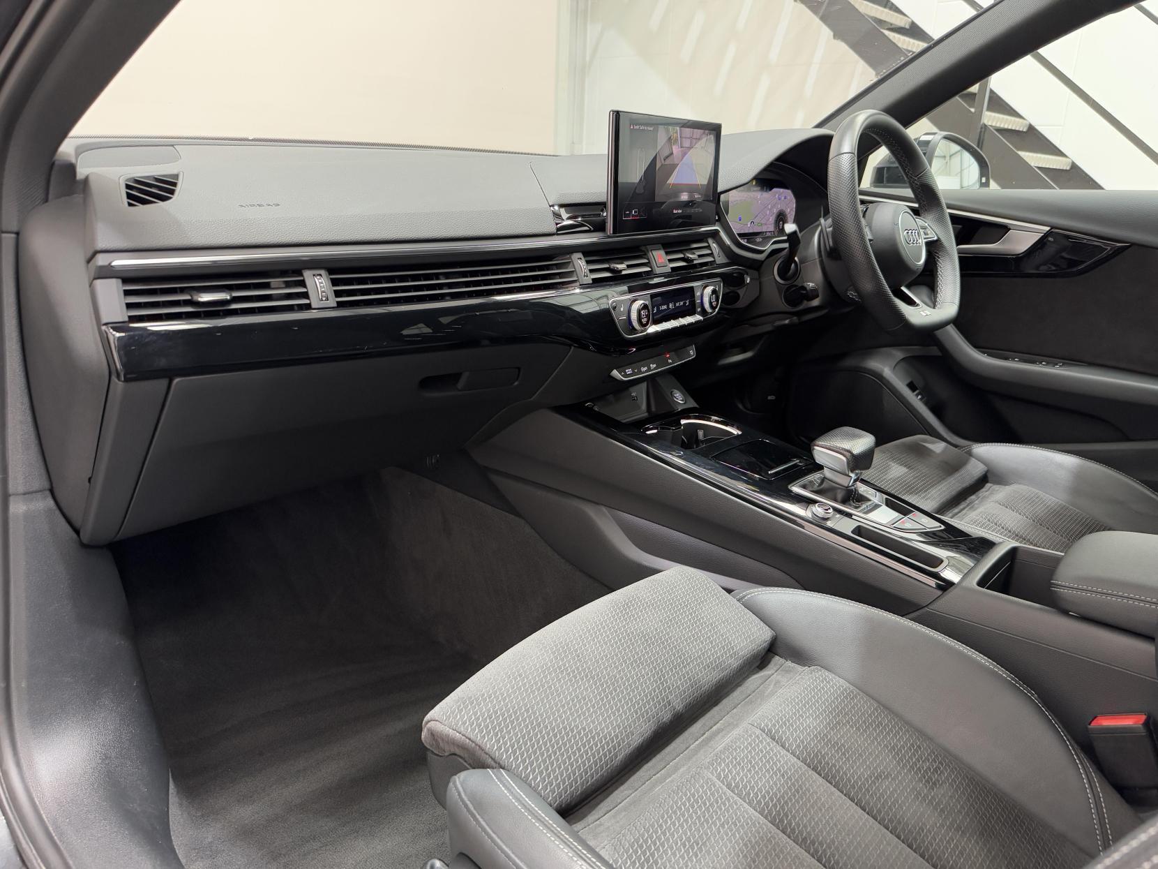 Audi A4 Avant view 38