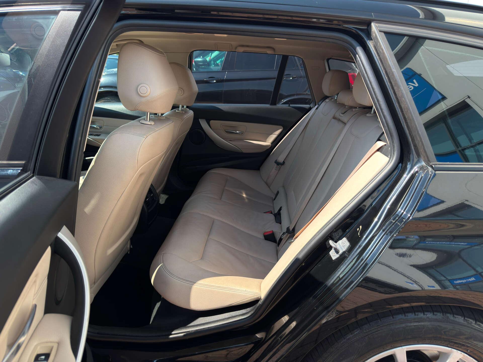 BMW 3 Series view 33