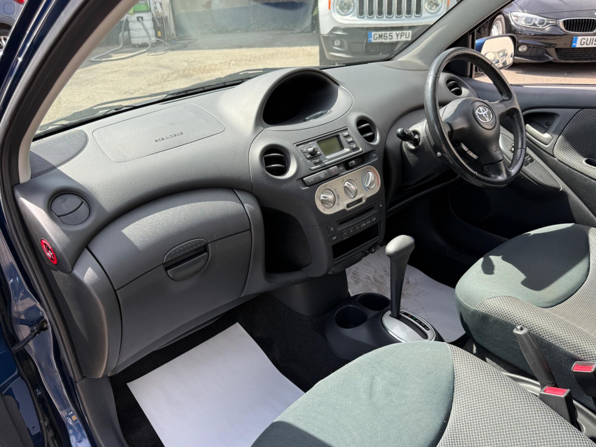 Toyota Yaris - Image 34