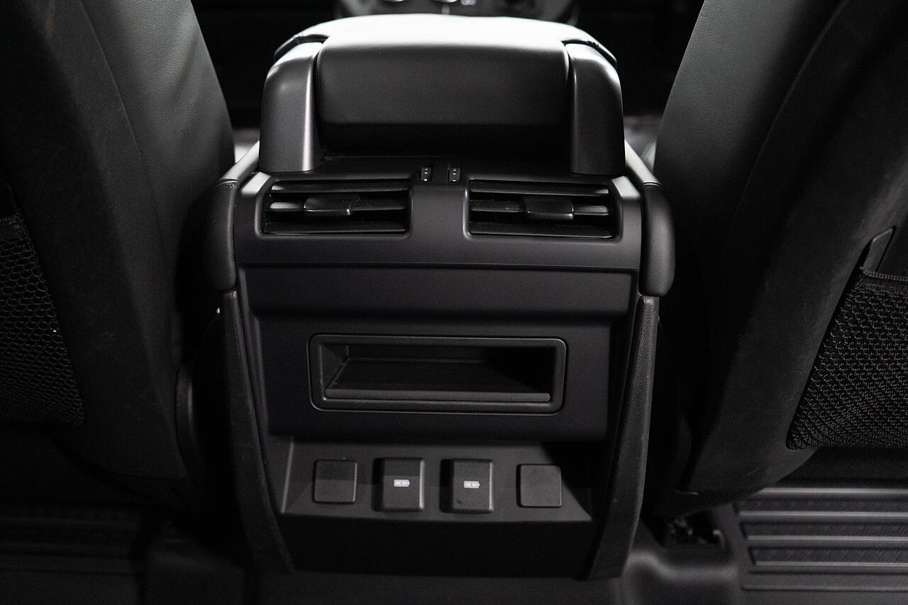 Land Rover Defender view 28