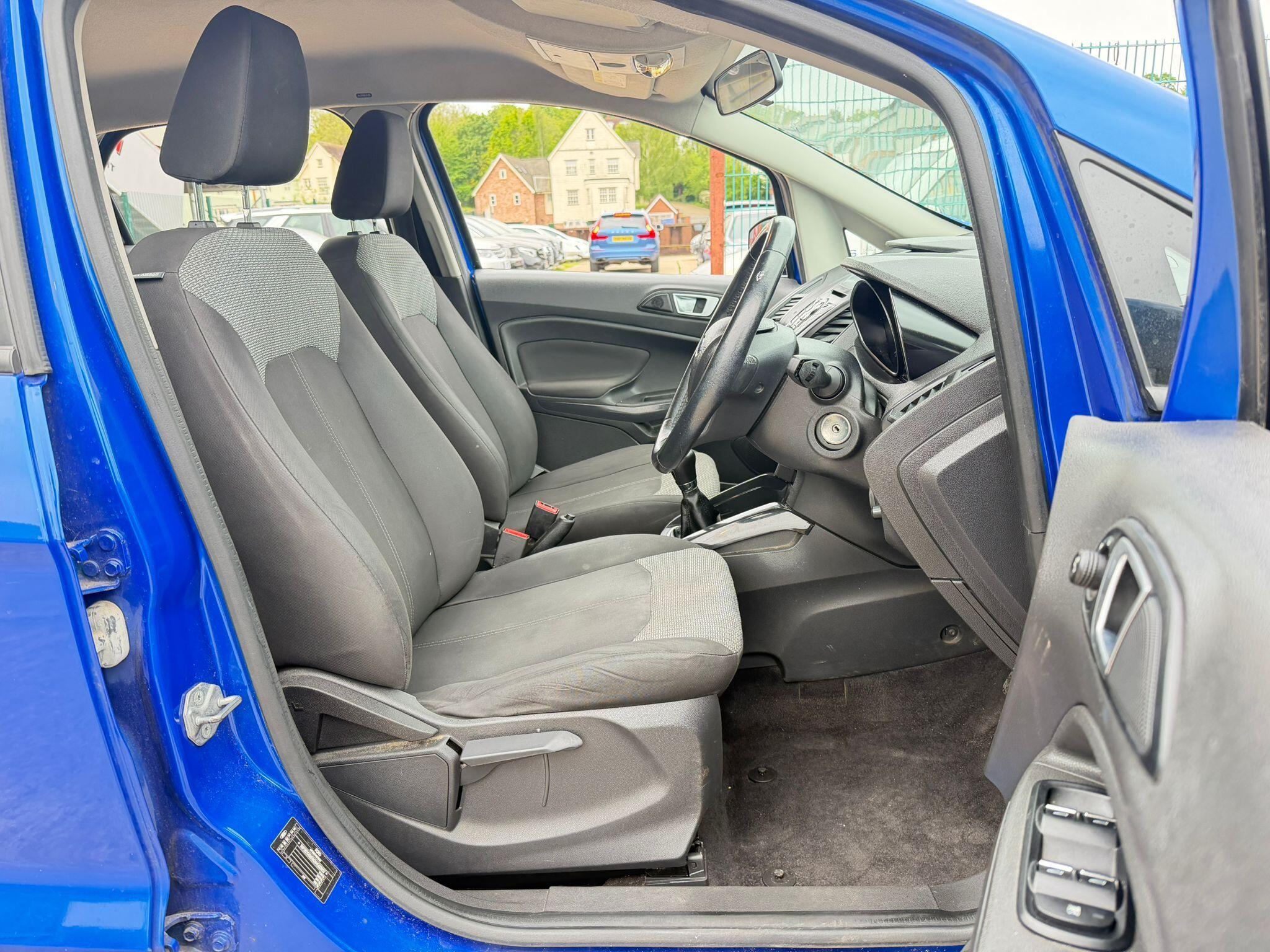 Ford Ecosport view 9