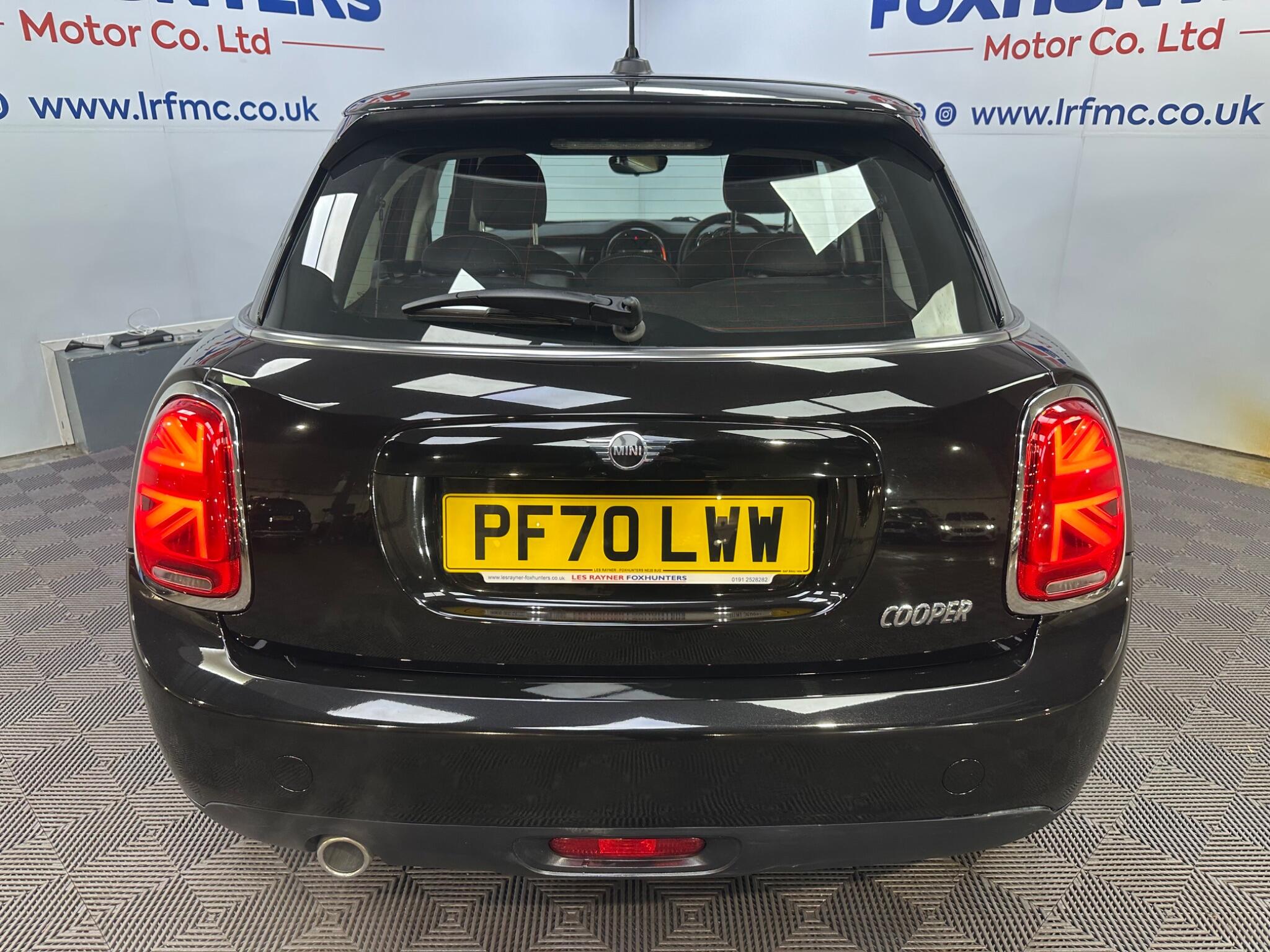 Mini Hatch view 8