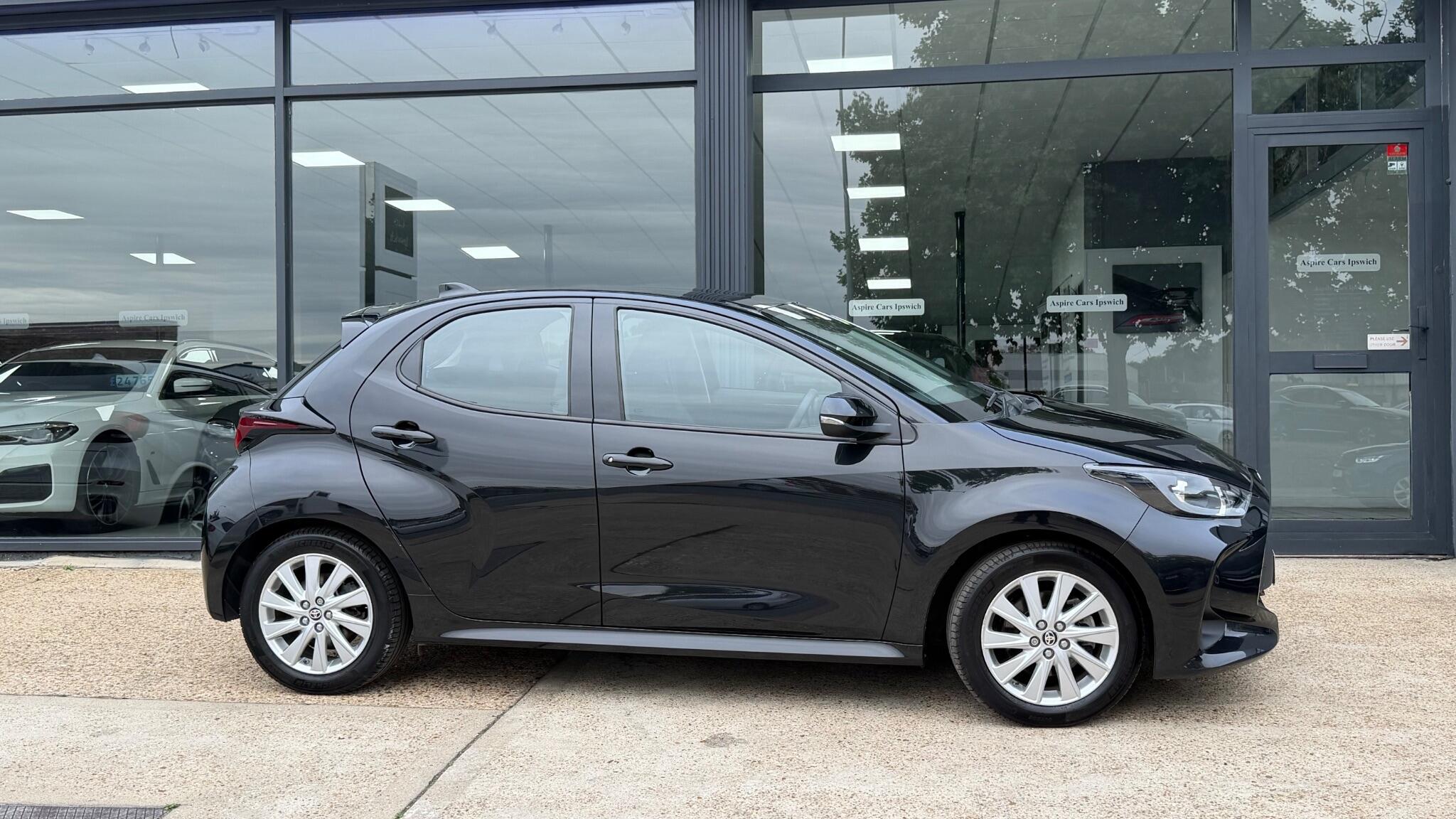 Toyota Yaris view 3