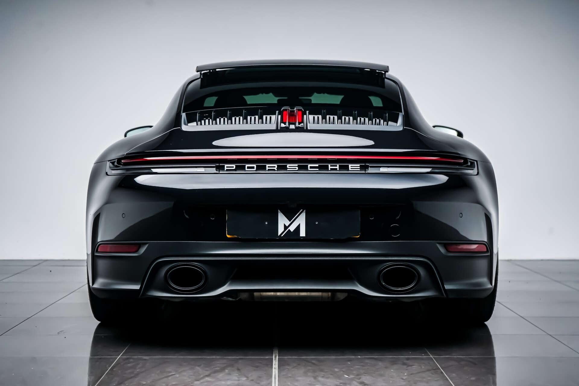 Porsche 911 view 4