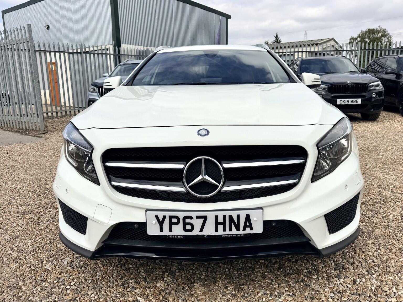 Mercedes-Benz Gla view 11