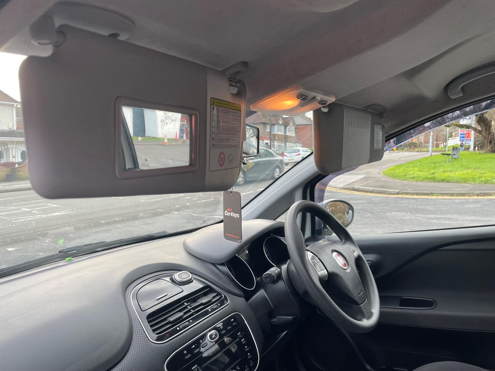 2011 Fiat Punto Evo image 22