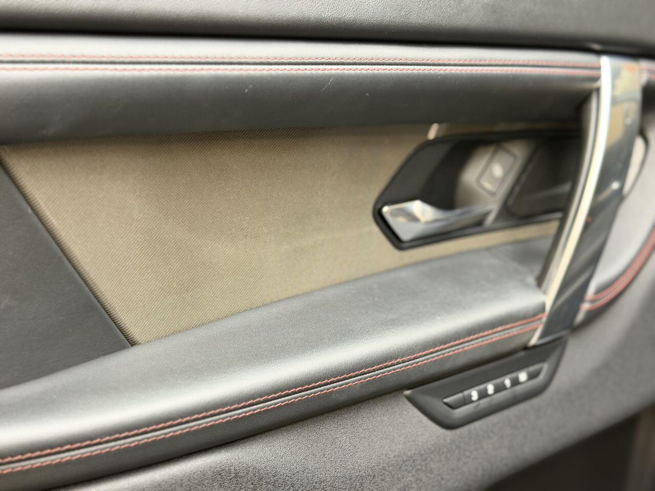 Land Rover Discovery Sport view 40