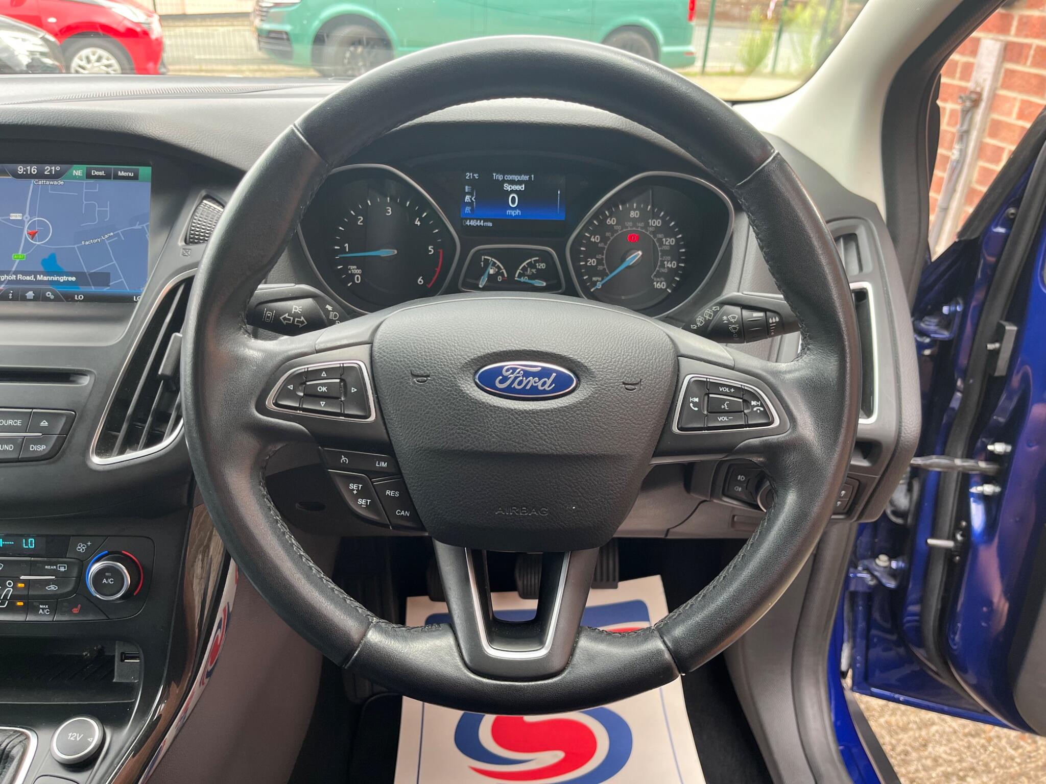 Ford Focus view 37