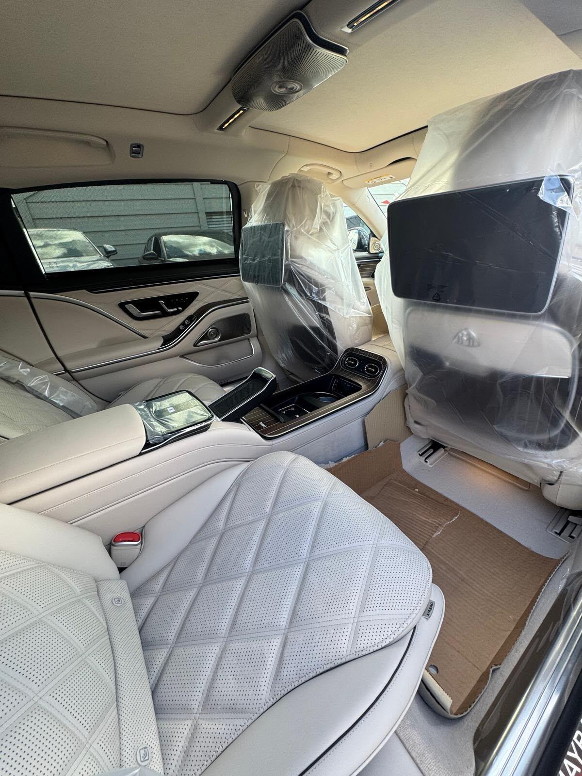 Mercedes-Benz S-Class view 4