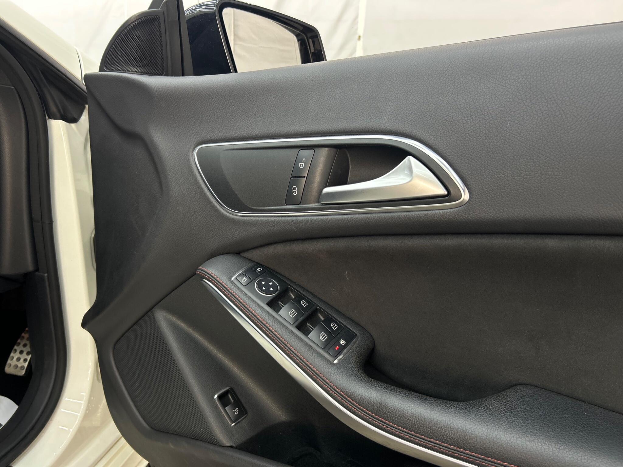Mercedes-Benz Cla view 28
