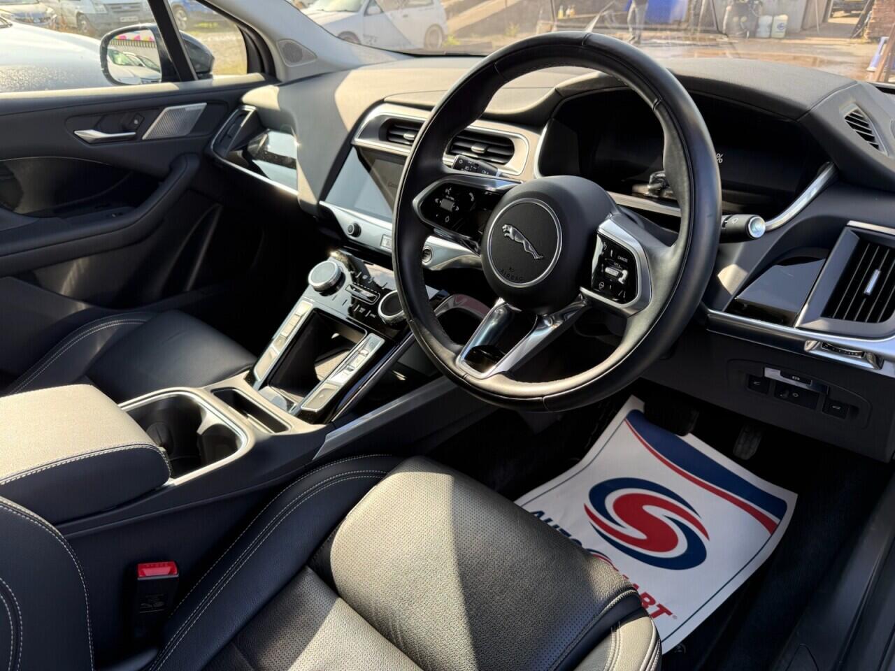 Jaguar I-Pace view 20