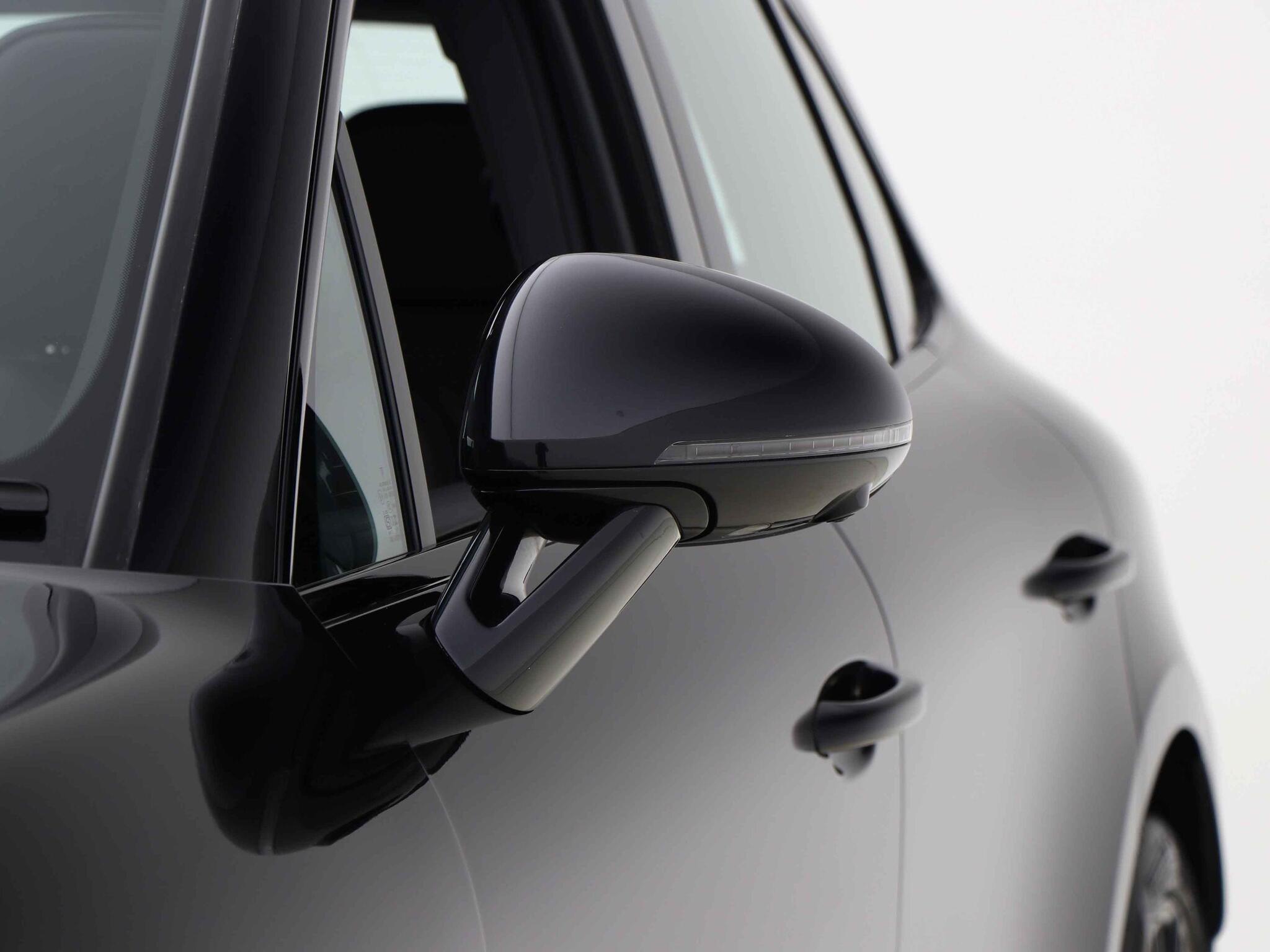 Porsche Macan view 15