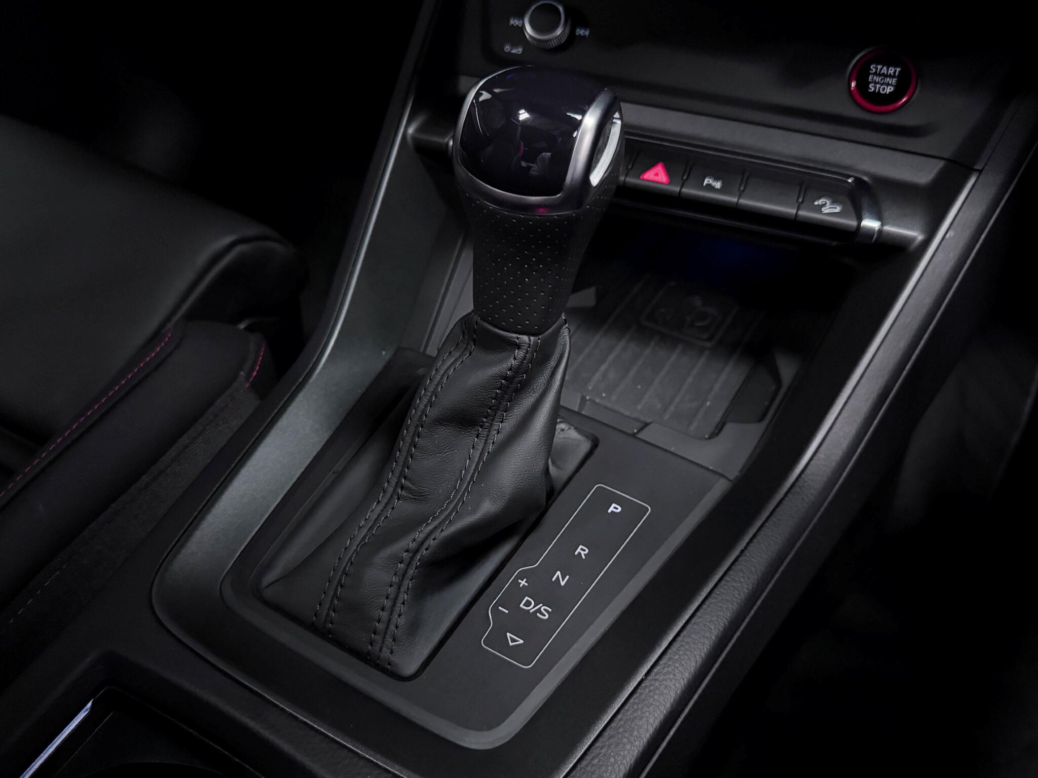 Audi RS Q3 view 32