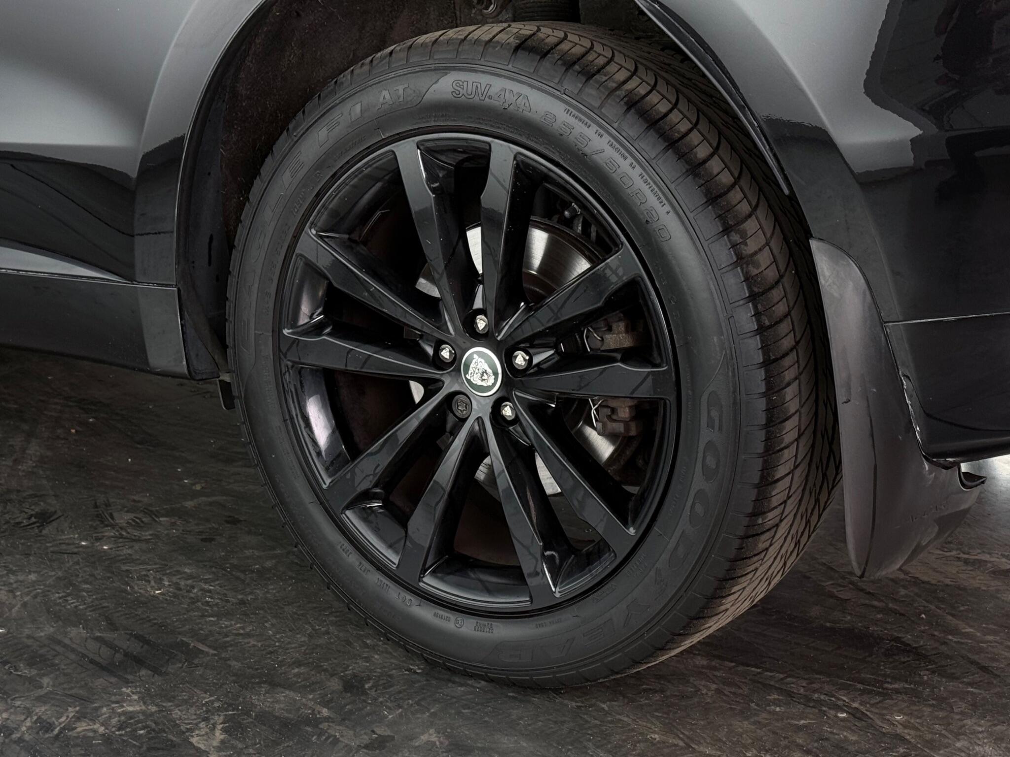 Jaguar F-Pace view 10
