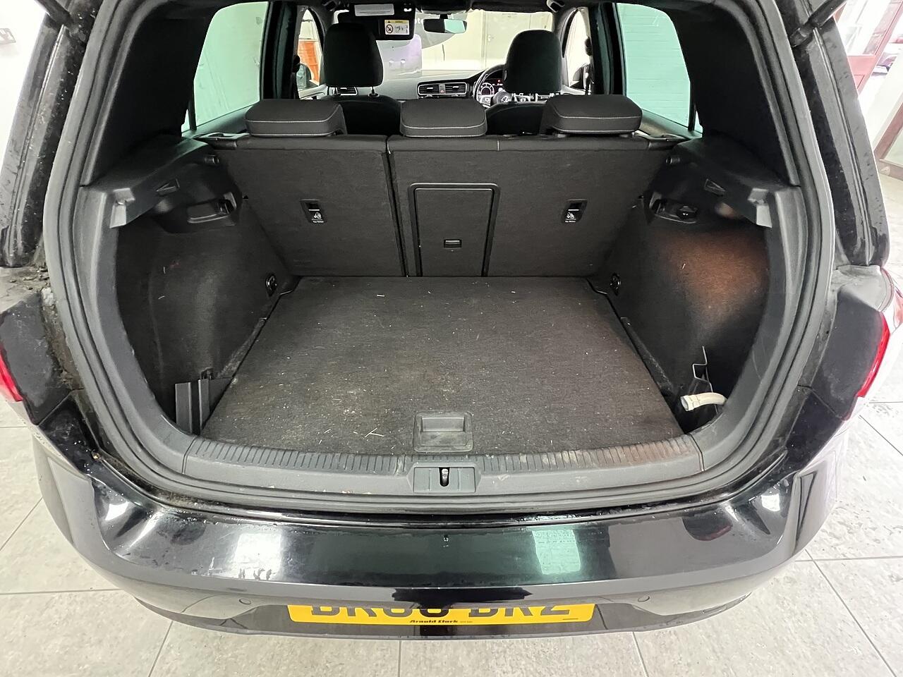 Volkswagen Golf view 17
