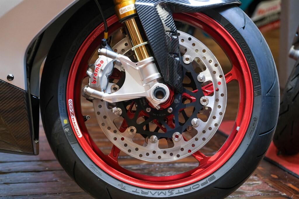 Norton V4 SV view 14