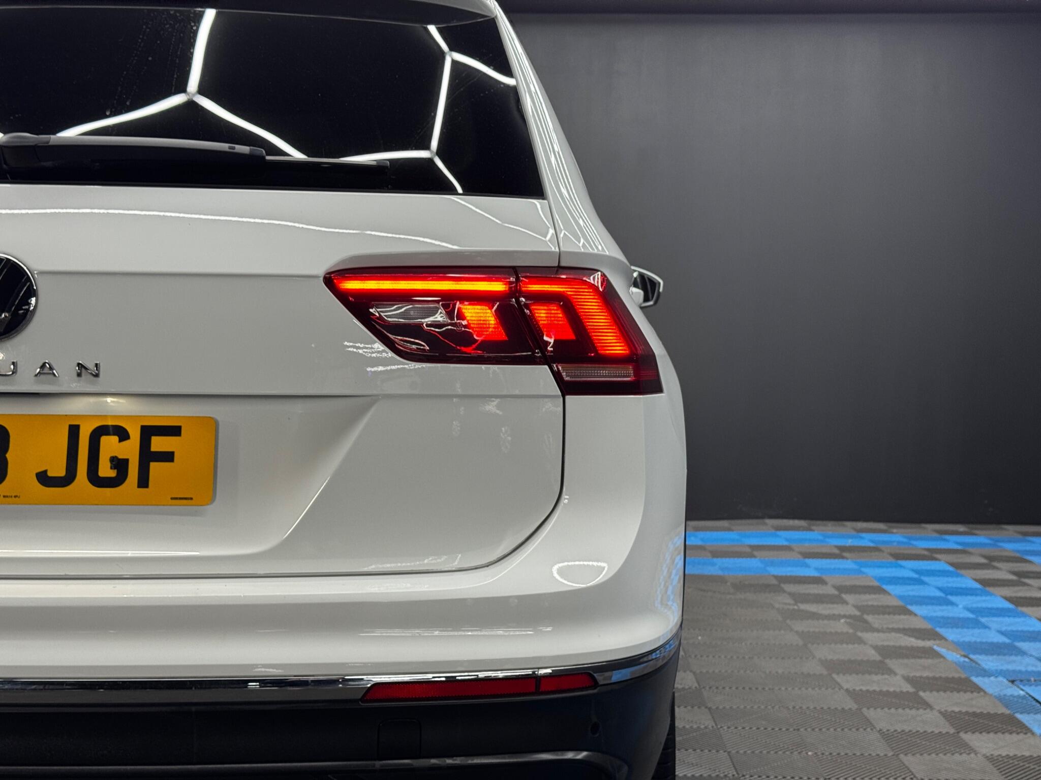 Volkswagen Tiguan Allspace view 45