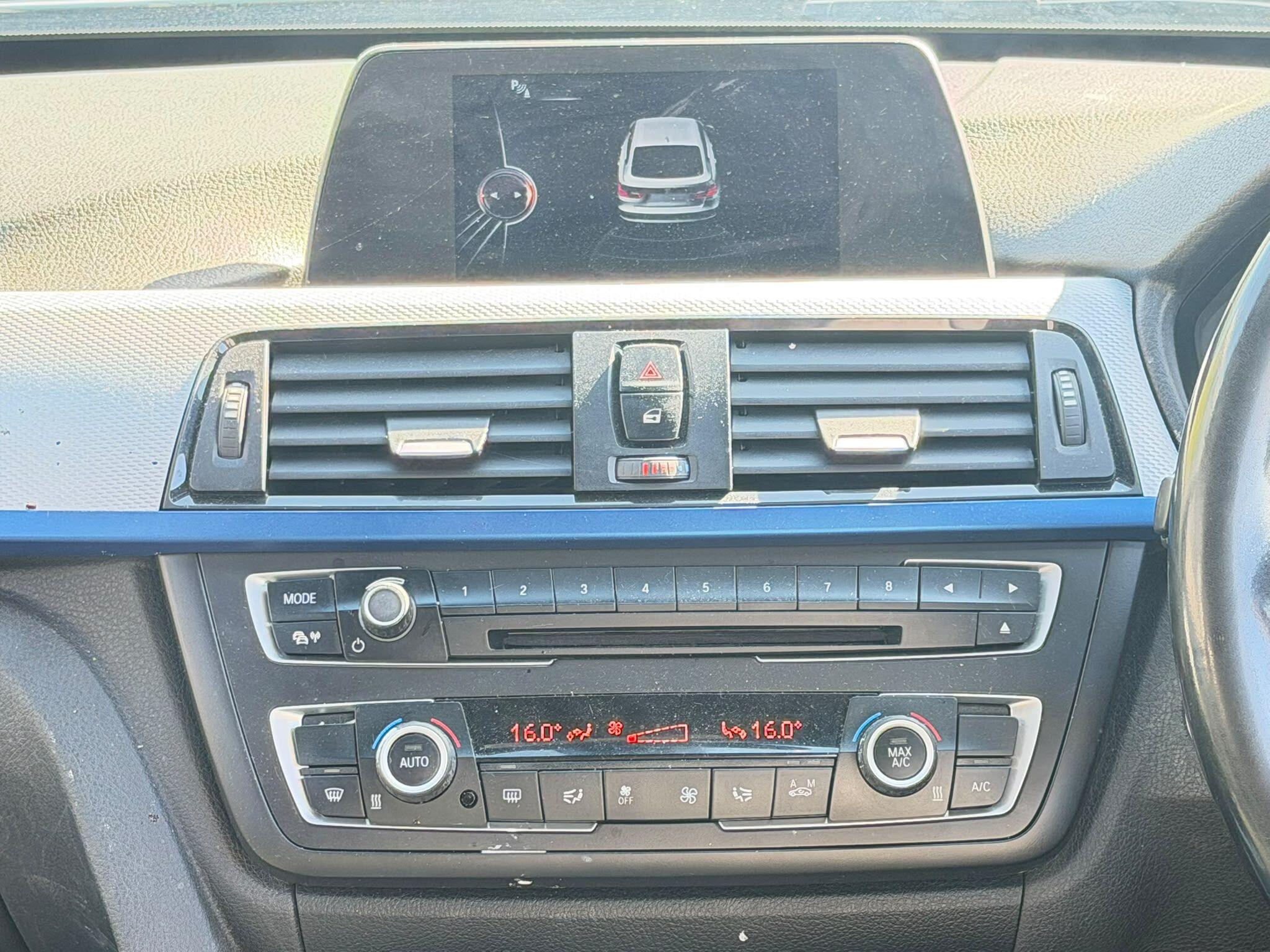 BMW 3 Series view 24
