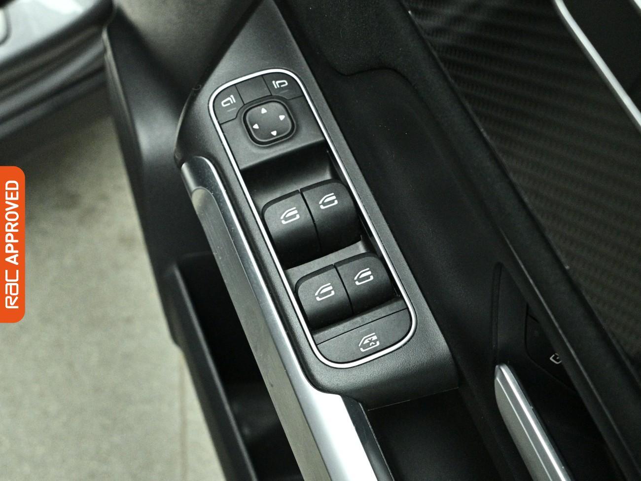 Mercedes-Benz GLB view 25