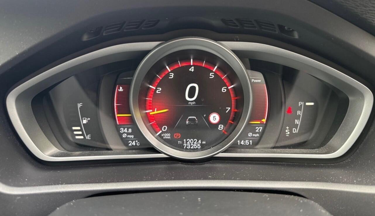 Volvo V40 view 9