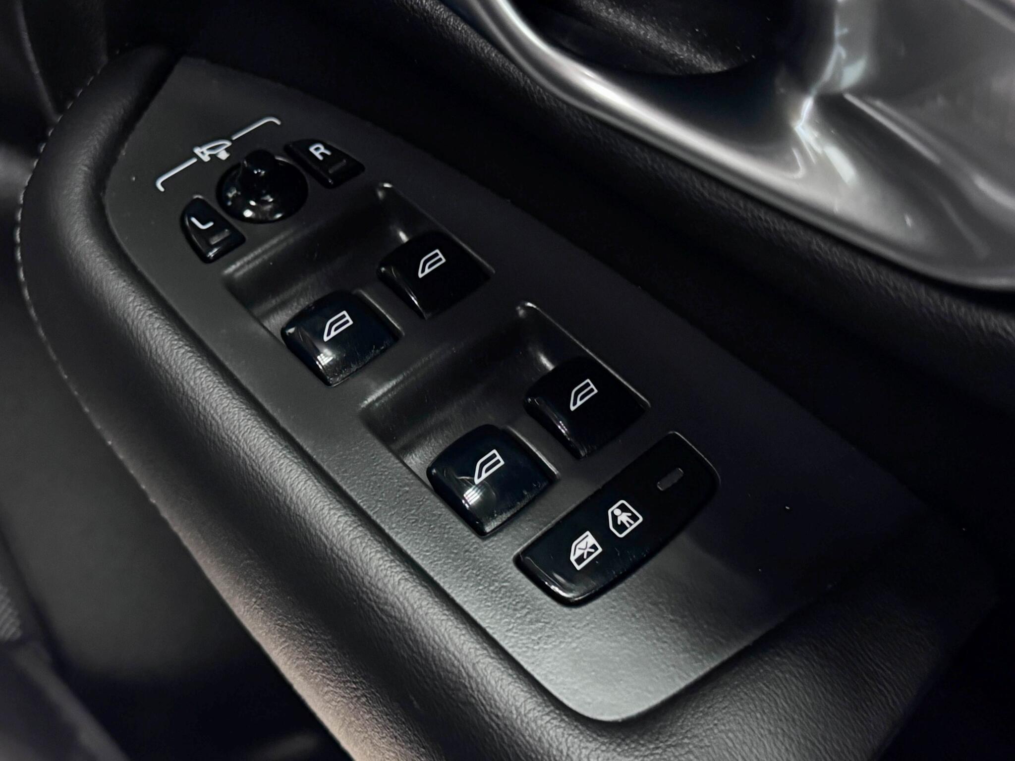 Volvo XC90 view 31