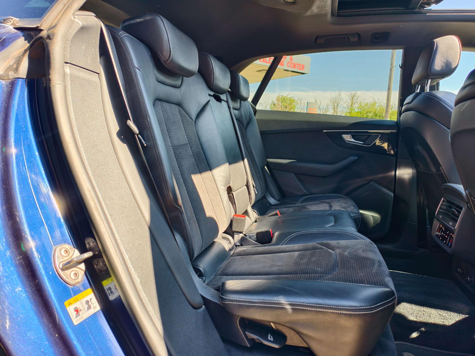 Audi Q8 view 30
